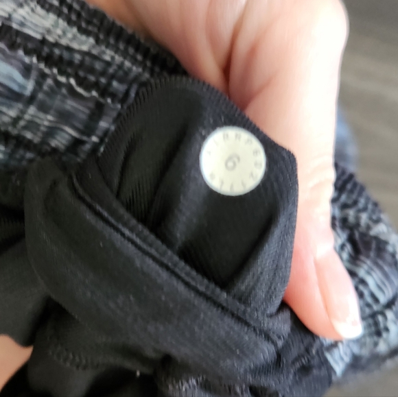 Lululemon shorts - Picture 3 of 4